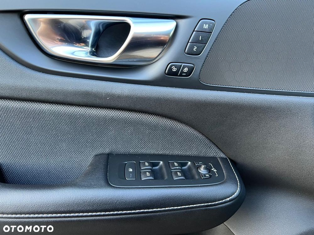 Volvo V60 T8 AWD Recharge Geartronic RDesign - 28
