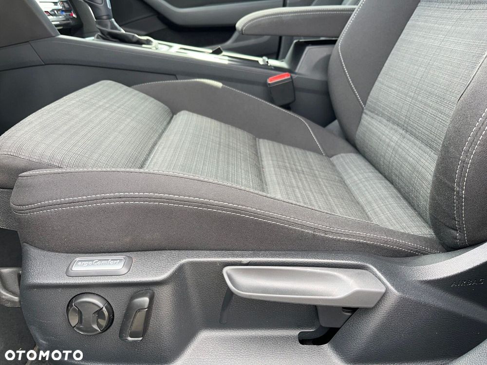 Volkswagen Passat 2.0 TDI Business DSG - 11