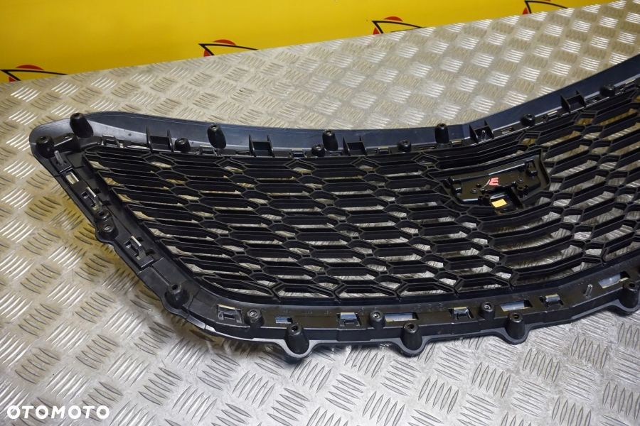 CADILLAC XT4 2019 2020 - Atrapa Przód Grill Chrom Pod Kamerę USA - 10