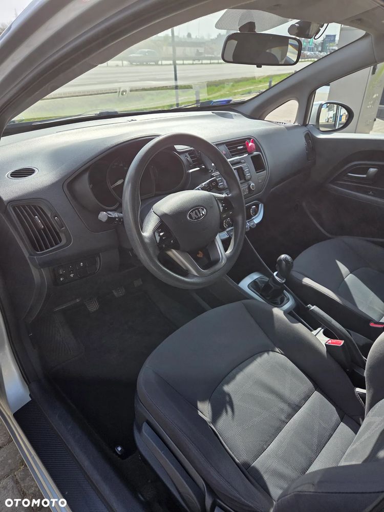 Kia Rio - 8