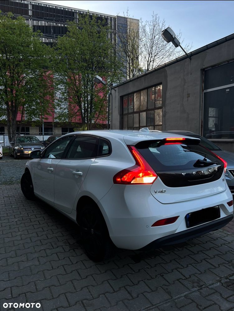 Volvo V40 T2 Geartronic RDesign - 2