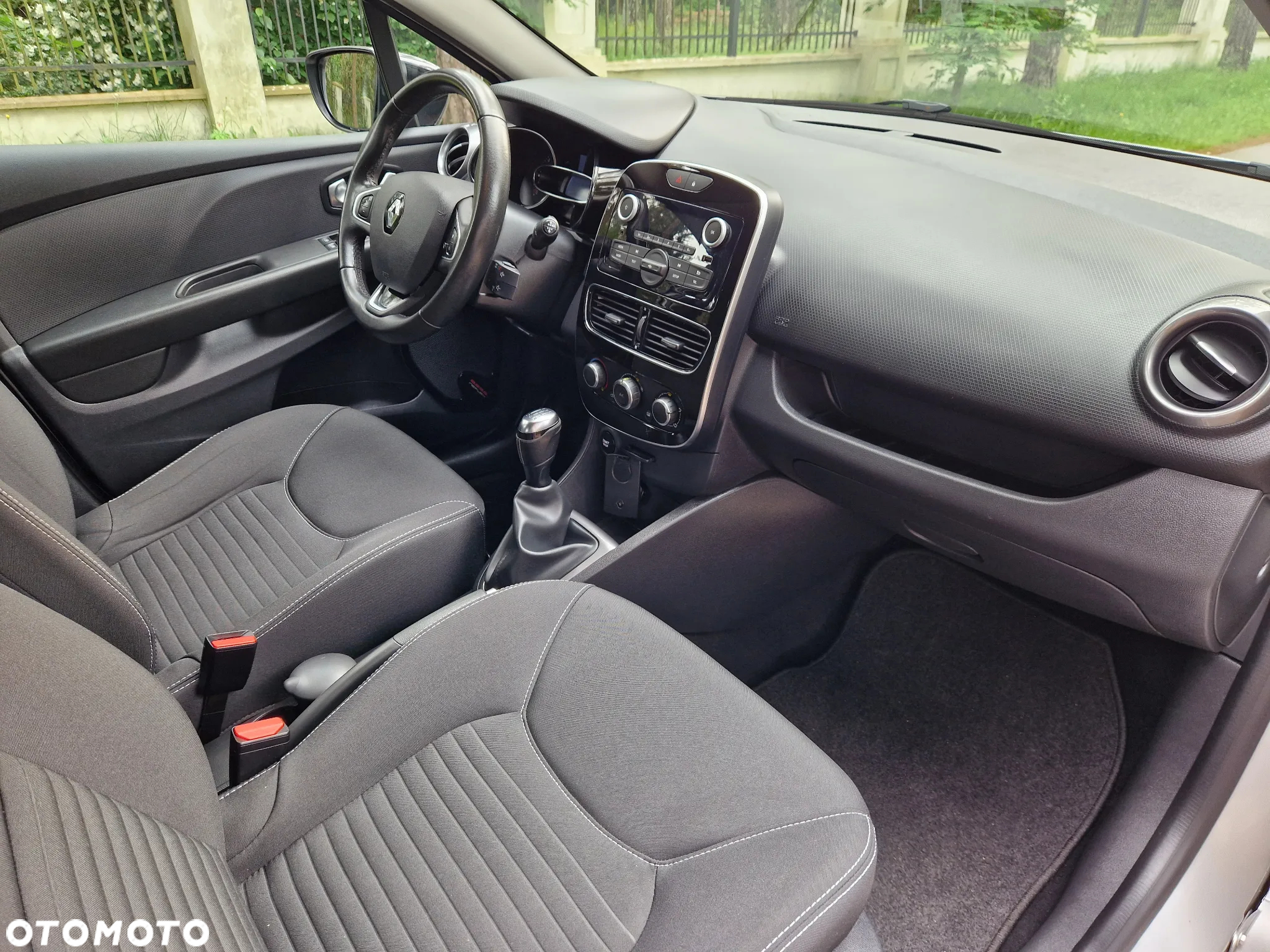 Renault Clio 1.2 16V Limited EU6 - 28