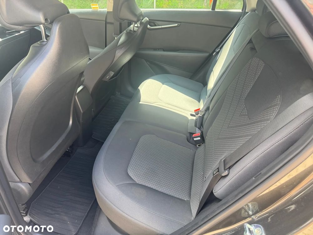 Kia Niro e-Niro 64kWh M - 19