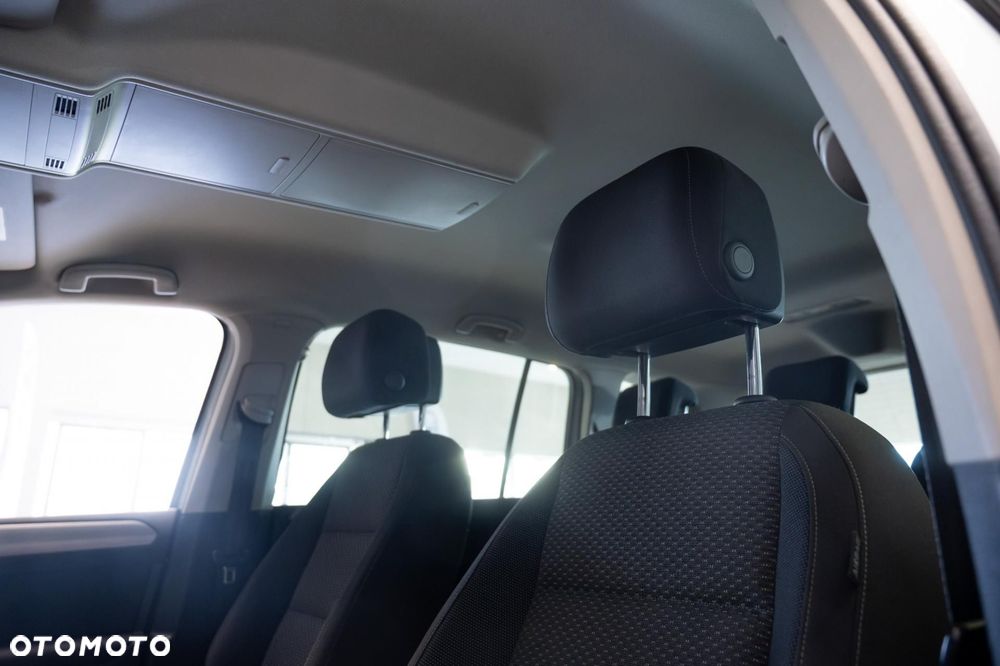Volkswagen Touran - 27