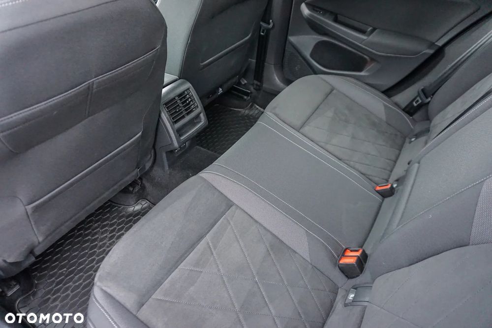 Volkswagen Golf VIII 1.5 eTSI EVO Life DSG - 11
