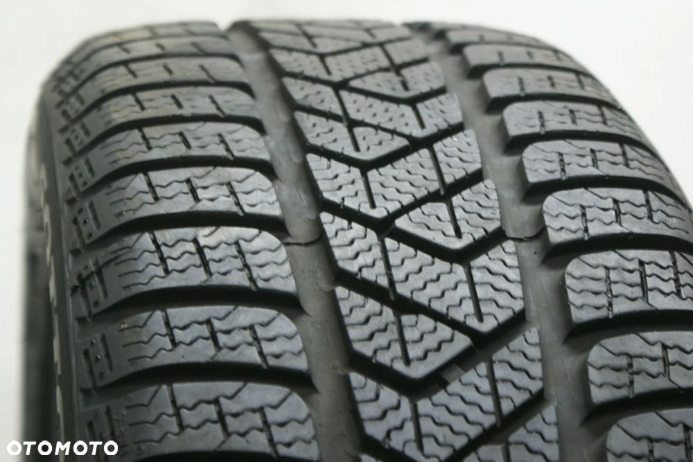 215/55R17 PIRELLI WINTER SOTTOZERO 3 WINTER , 6,7mm . - 2