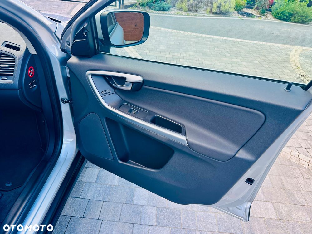 Volvo XC 60 2.4D AWD Summum - 33