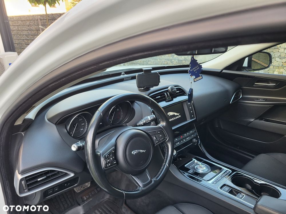 Jaguar XE - 7
