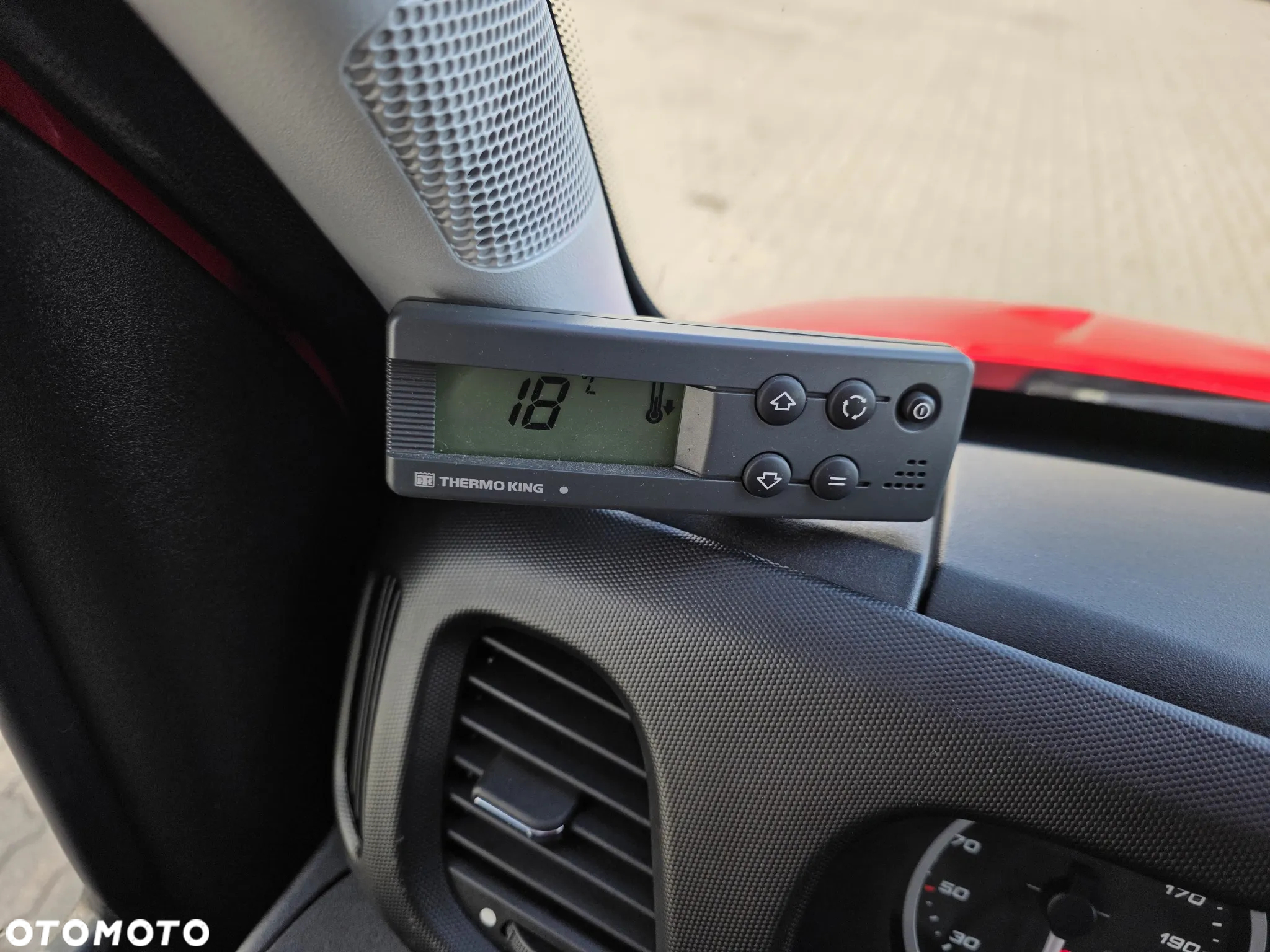 Iveco 35S16 Chłodnia Izoterma 8EP Krajowy Winda Silnik 3L ! Super Stan - 9
