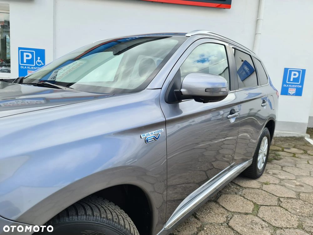 Mitsubishi Outlander 2.0 4WD Plug-In Hybrid Plus - 4