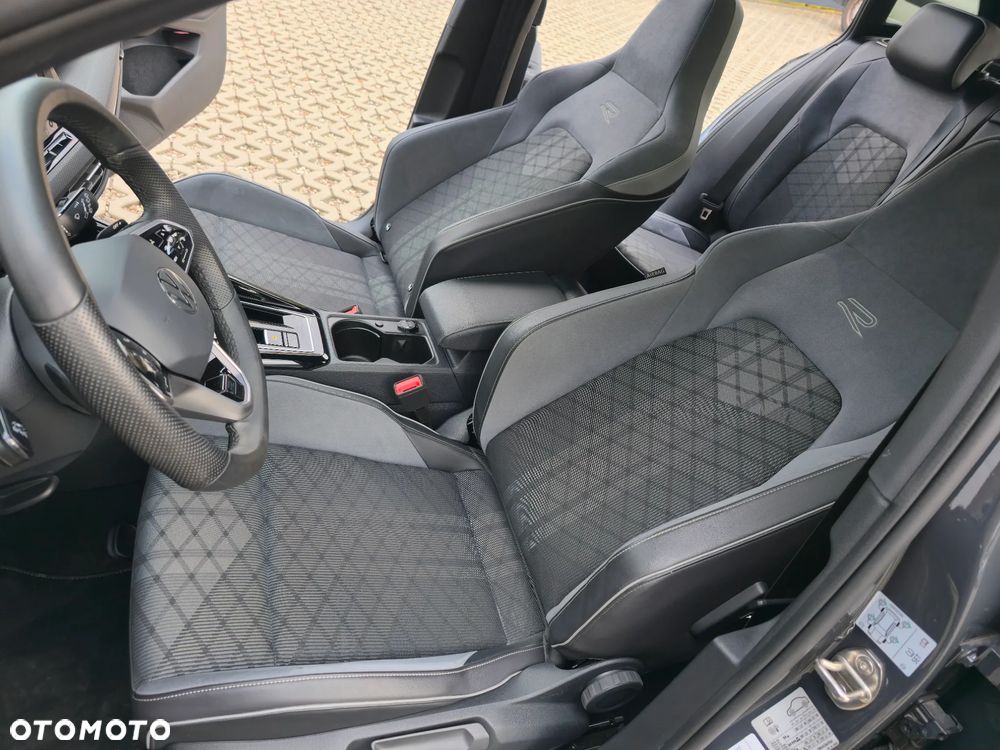 Volkswagen Golf 1.5 eTSI OPF DSG R-Line - 21