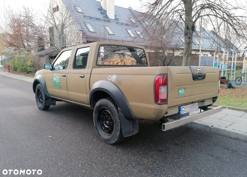 Nissan Pickup - 6