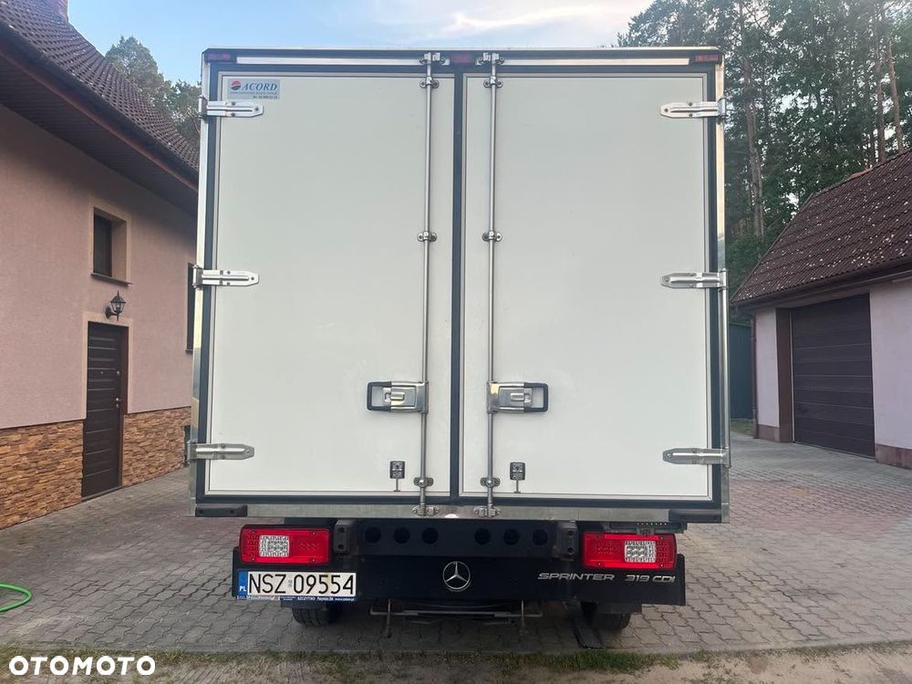 Mercedes-Benz Sprinter 319 - 10