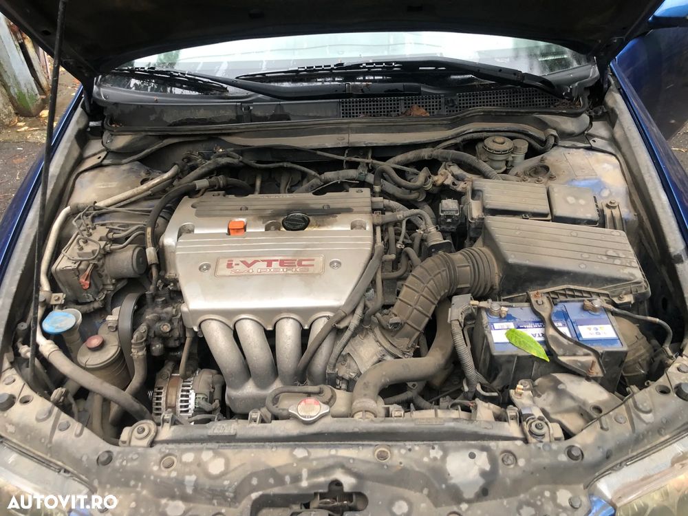 Dezmembrez Honda Accord 7 albastru 2,4 benzina - 12