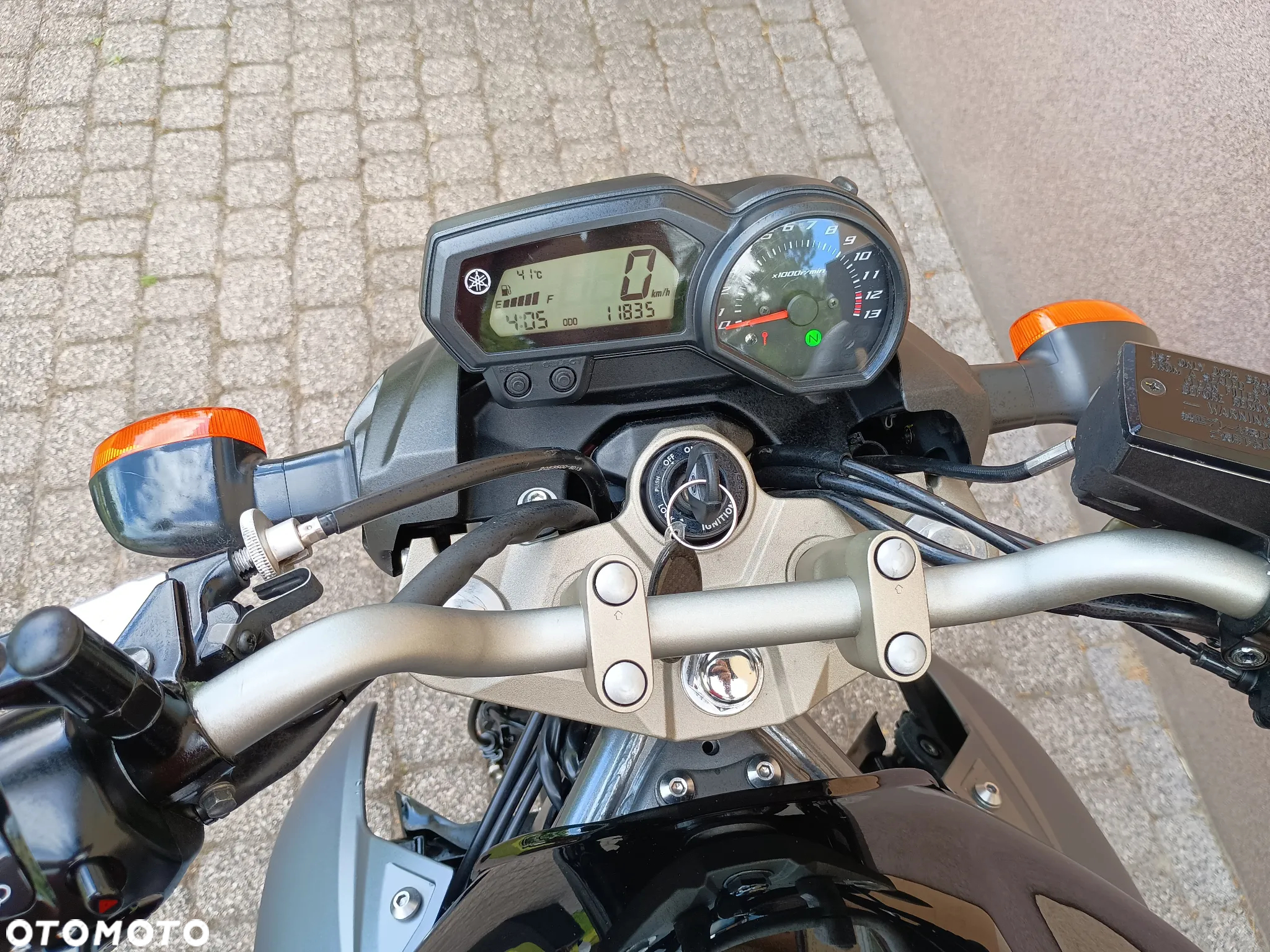 Yamaha XJR - 12