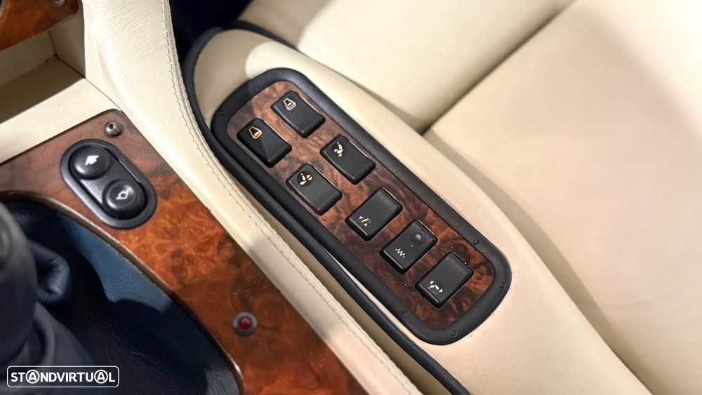 Aston Martin Vantage Coupe - 30