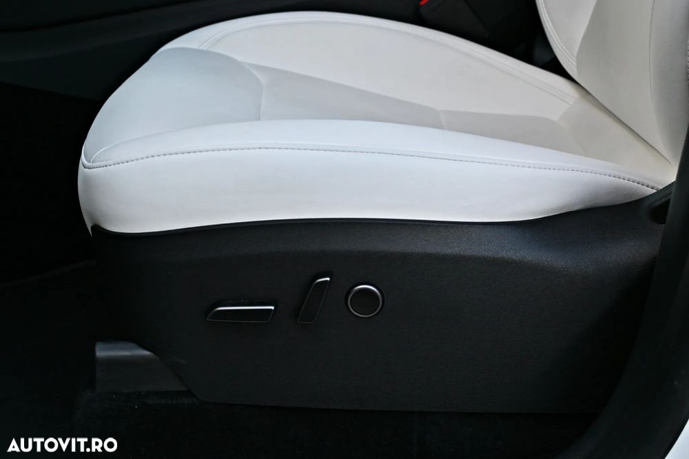 Tesla Model Y AWD Performance - 15