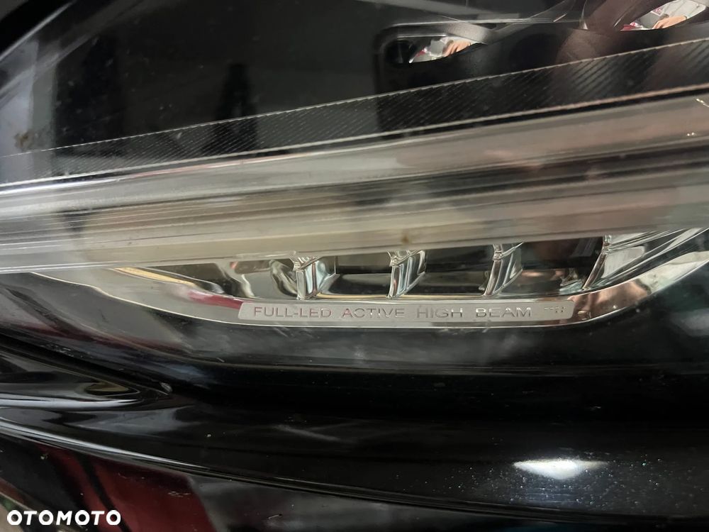 Volvo V90 D4 Inscription - 32