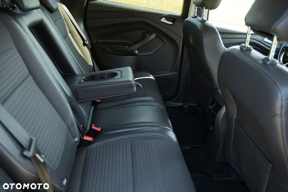 Ford Kuga 2.0 TDCi 2x4 Titanium - 16
