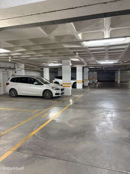 Alugo Lugar de Garagem - Grande imagem: 2/3