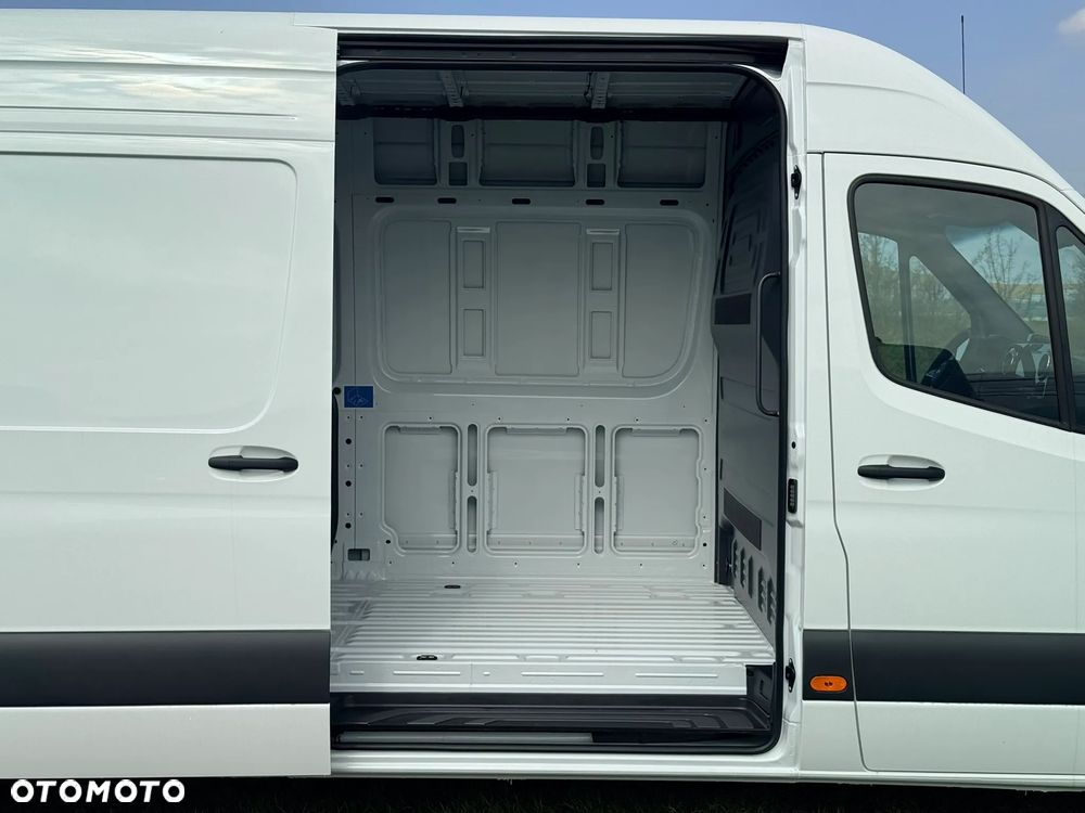 Mercedes-Benz Sprinter - 12