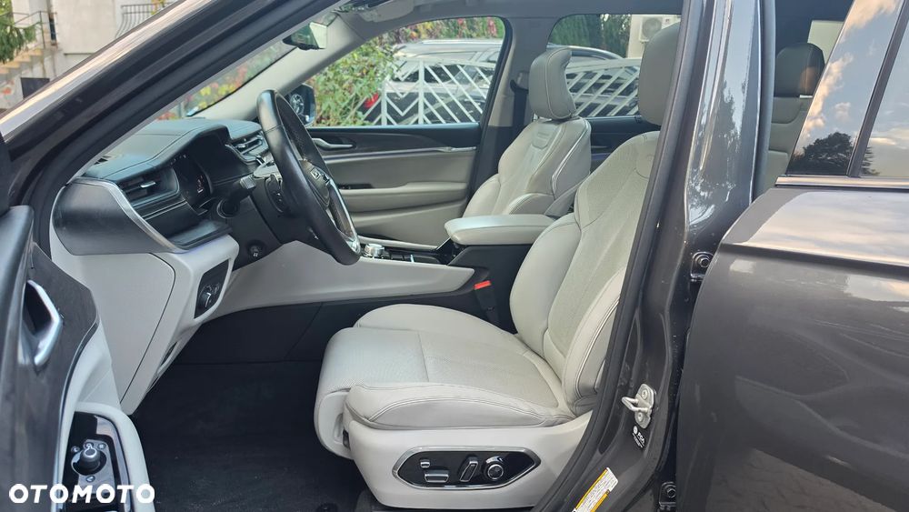 Jeep Grand Cherokee - 27