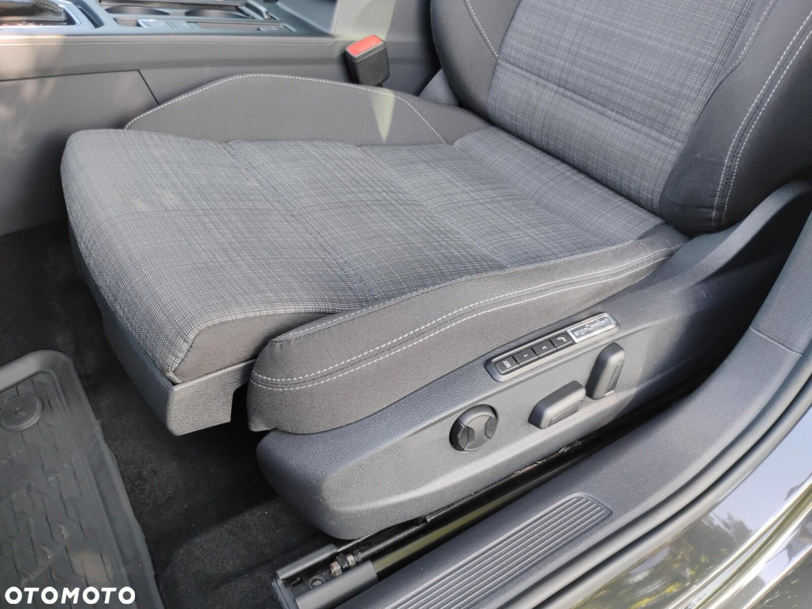 Volkswagen Passat 2.0 TDI Business DSG - 13