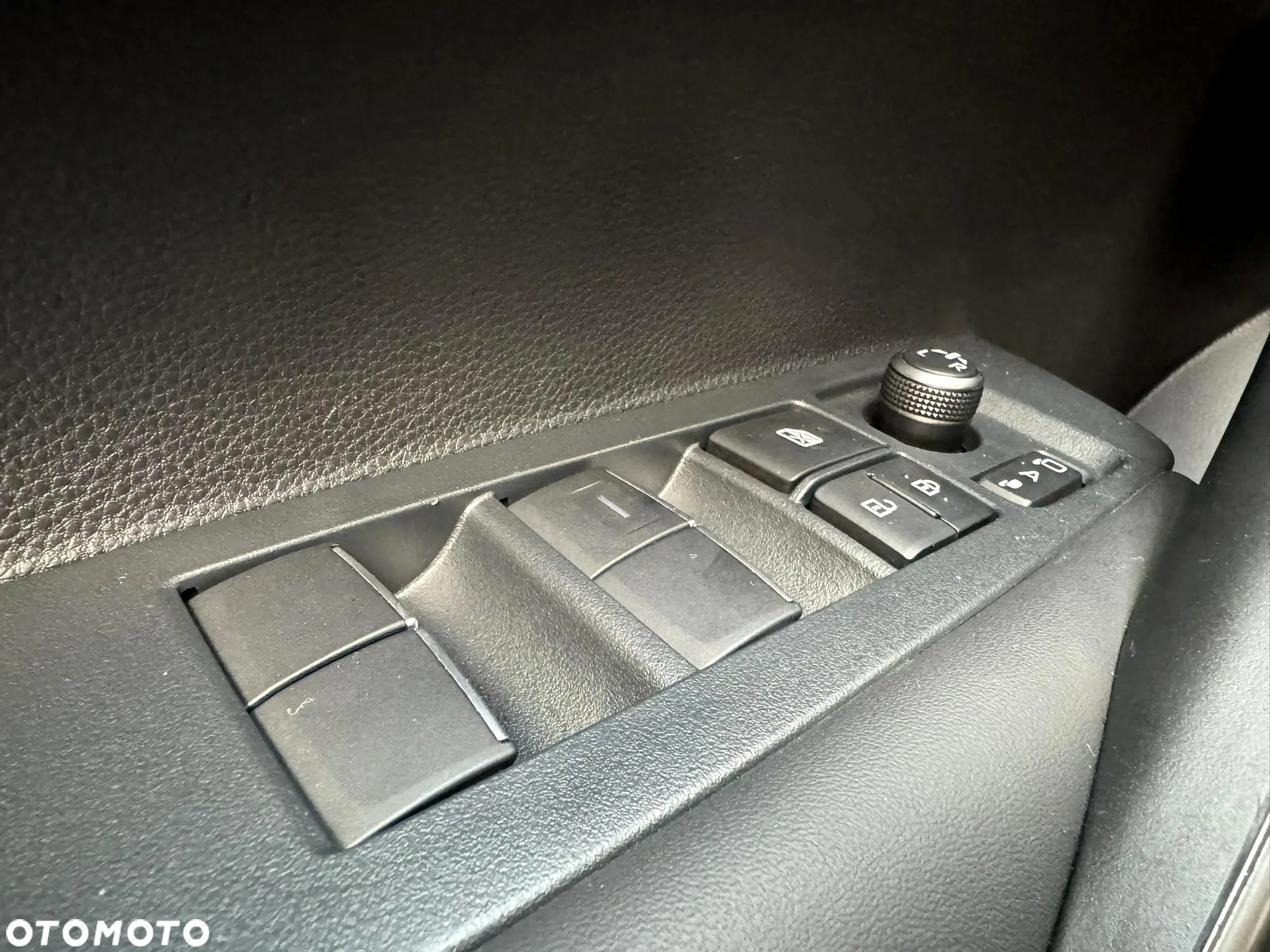 Toyota Corolla 1.8 Hybrid Style - 32