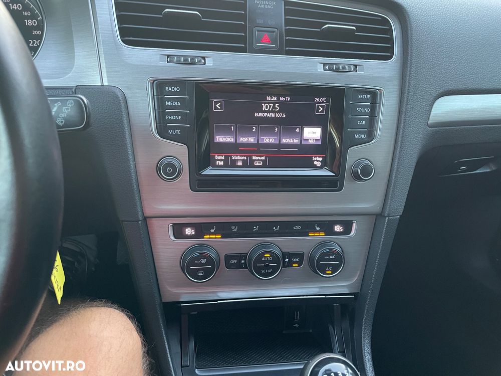 Volkswagen Golf - 23