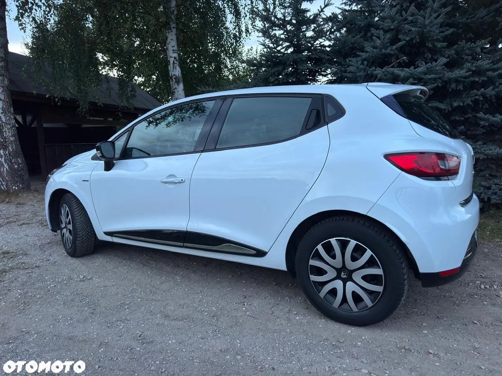 Renault Clio 1.2 16V 75 LIMITED - 4