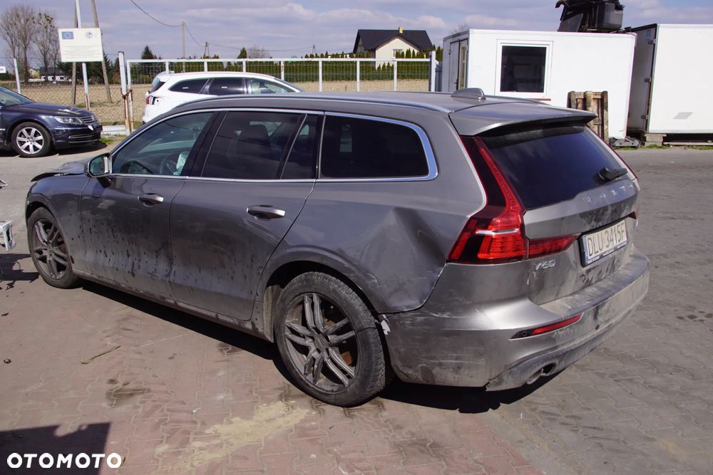 Auto na części - Volvo V60 II 2.0 D4 190 KM D4204T14 TG-81SC 727 2019R Silnik Skrzynia Drzwi Błotnik Klapa Zderzak Lampa Lusterko Klamka Szyba Deska Kokpit Sterownik Moduł Czujnik Licznik Wyświetlacz Panel Kierownica - 4
