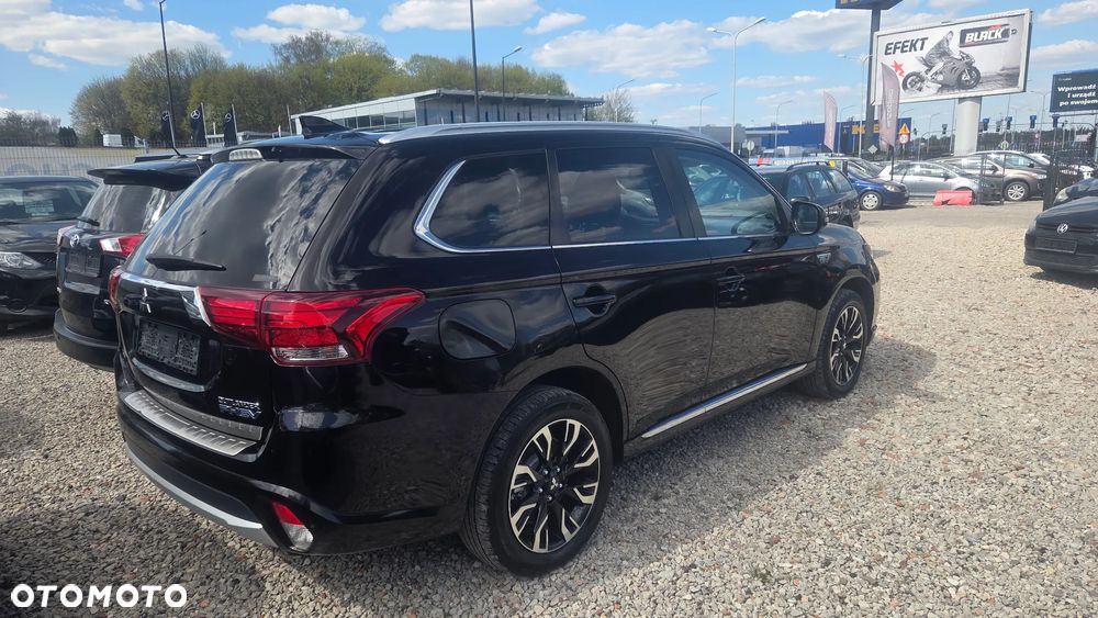 Mitsubishi Outlander - 4