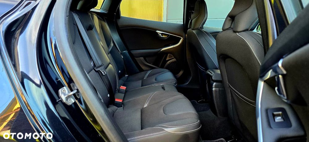 Volvo V40 D2 Momentum - 23