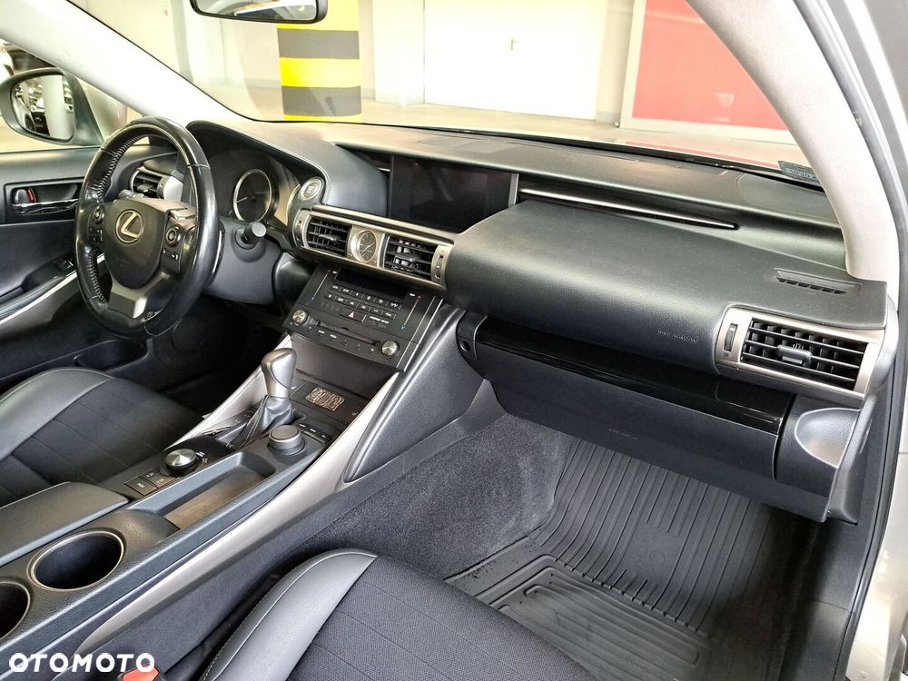 Lexus IS 200t Elite - 11