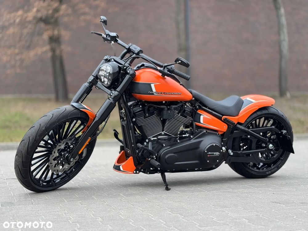 Harley-Davidson Softail Breakout - 23