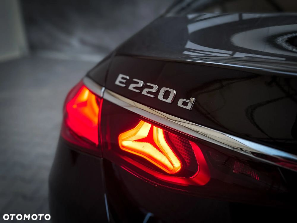 Mercedes-Benz Klasa E 220 d mHEV 4-Matic AMG 9G-Tronic - 13
