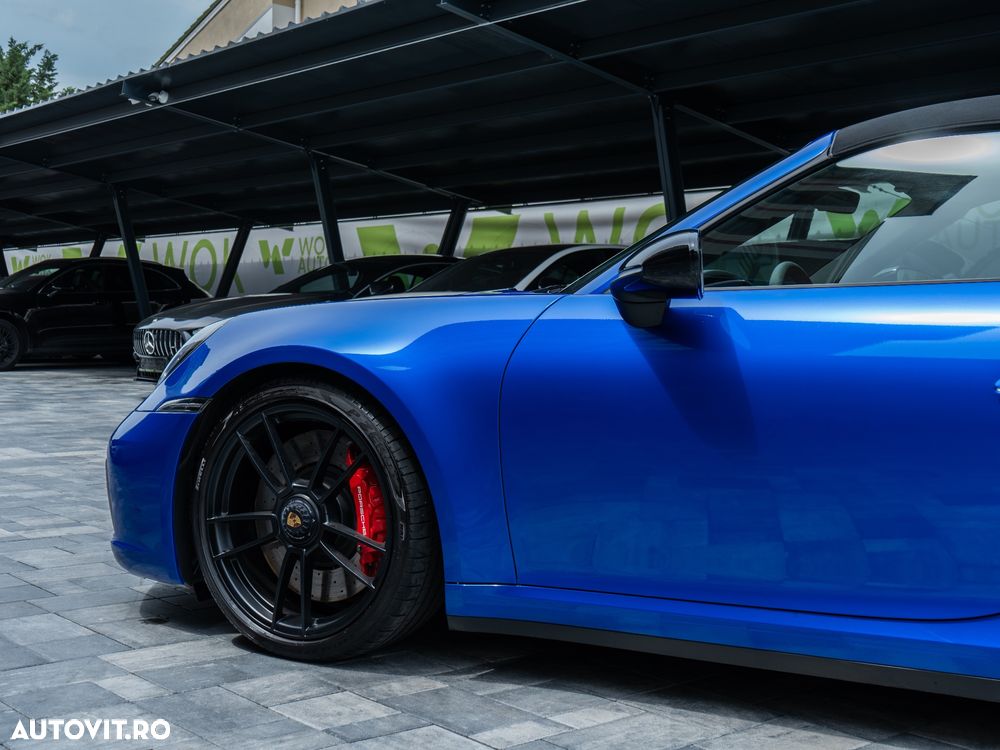 Porsche 911 4 GTS PDK - 11