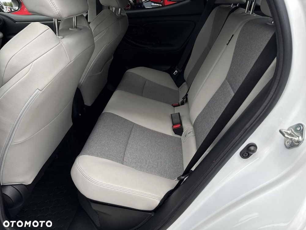 Toyota Yaris - 33