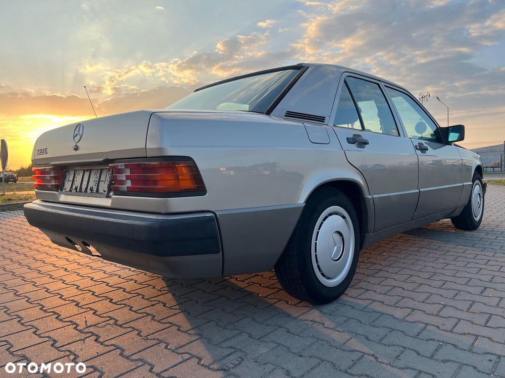 Mercedes-Benz W201 (190) - 5