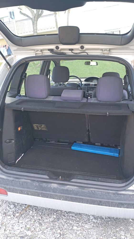 Hyundai Matrix 1.5 CRDi GLS - 13