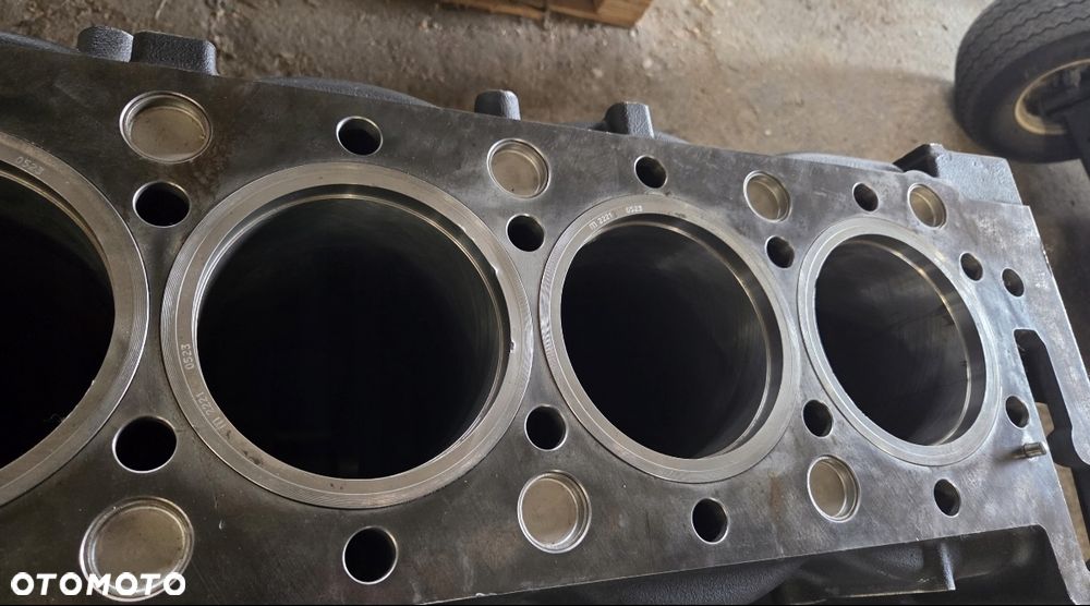 blok silnika z tulejami MAN TGX TGS D2676 Euro 6 51011013483 - 6