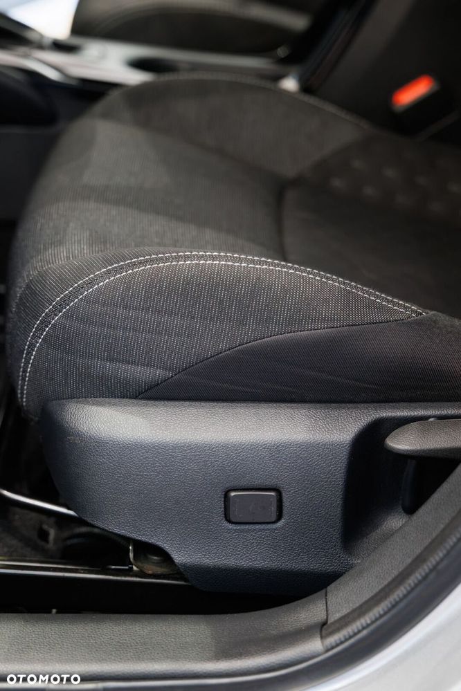 Toyota Corolla 1.8 Hybrid Comfort - 36