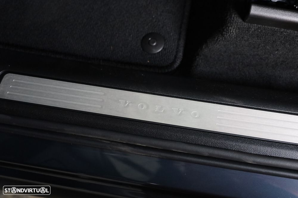 Volvo XC 60 2.0 T6 PHEV Core AWD - 32