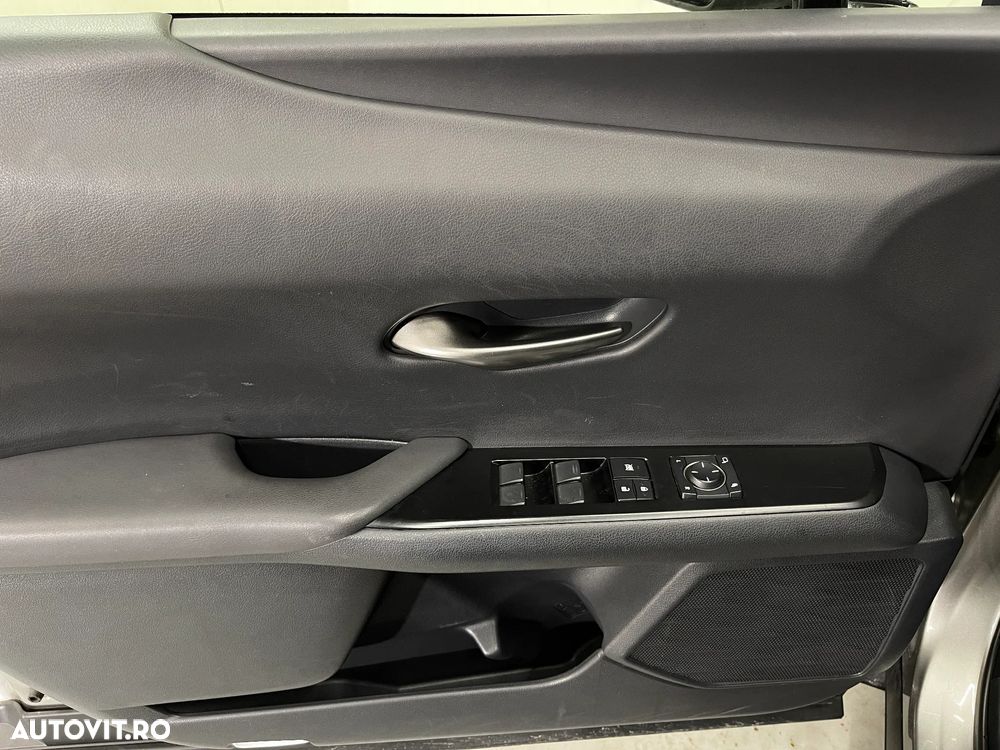 Lexus UX 250h Business Edition - 22