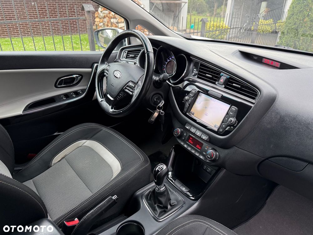 Kia Ceed 1.6 CRDi 136 ISG SW Spirit - 15