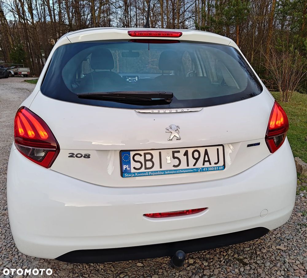 Peugeot 208 - 8