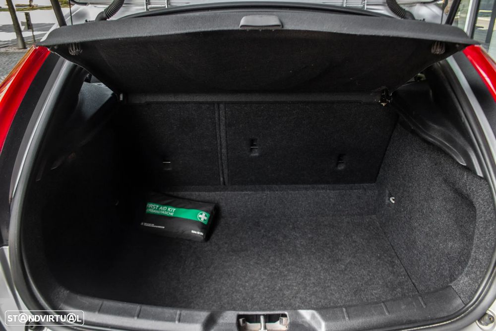 Volvo V40 D2 Kinetic - 27