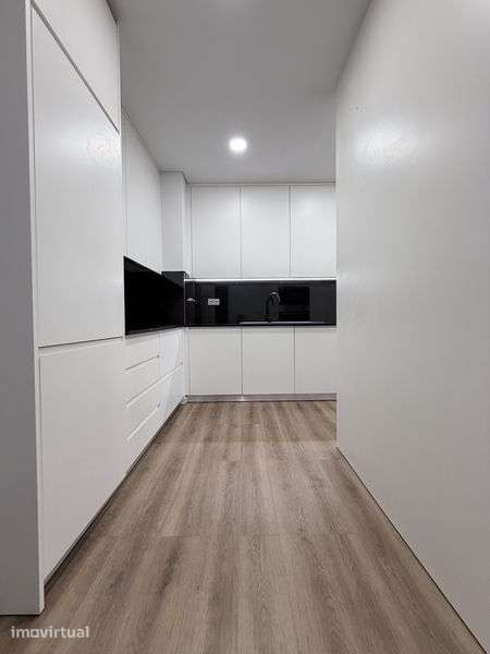 T1 semi novo para arrendamento em Famoes, Odivelas - Grande imagem: 2/7