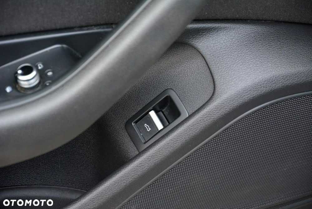 Audi A4 Avant 2.0 TDI DPF clean diesel Ambiente - 31
