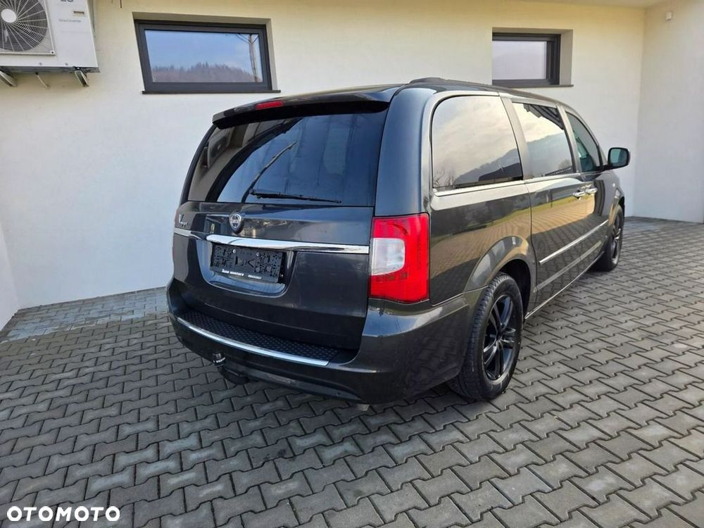 Lancia Voyager - 3